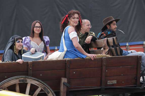 En escena la familia Crespo pasando las duras y las maduras en la comedia El Paseo 3. En primer plano la actriz Claudia Liliana González, quien reaparece en la actuación. (Foto: Prensa-Contacto)