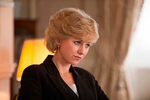 La actriz Naomi Watts con su personificación logra un buen acercamiento a la personalidad de la princesa Diana. La película está basada en el best-seller de Kate Snell El último amor de Diana publicado en el 2000, escrita por Stephen Jeffreys. La cinta entrará en cartelera nacional el 22 de noviembre. (Foto: Prensa-Laboratorios Black Velvet)