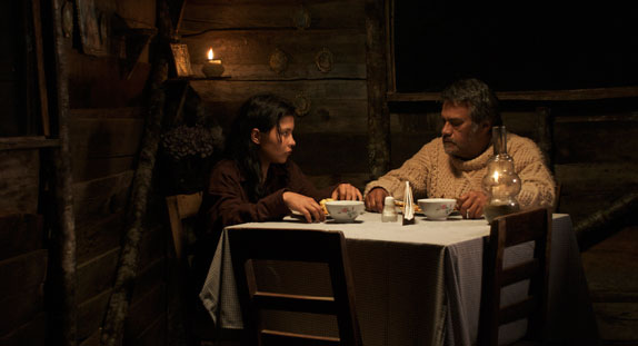 Joghis Arias (Alicia) y Julio César Roble (tío Óscar) en “La Sirga”, película colombiana con varios y destacados reconocimientos en los más importantes festivales del cine mundial. (Foto: prensa Laboratorios Black Velvet).