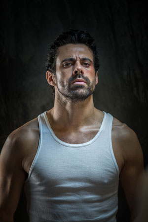 Emmanuel Esparza (Julián Duarte)