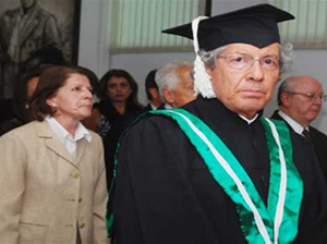 Ceremoni a de Grado de uno de los títulos Honoris Causa otorgados a Ariel Armel
