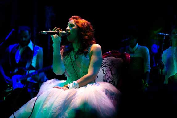 Para Donna Pierrot el idioma en la música no es una barrera, por el contrario, lo considera una conexión que va más allá de las palabras. (Foto: archivo particular)