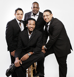 Julio López, Eddy Saa, Elvis Magno y Mauricio Cachana, la actual delantera del Grupo Niche. (Foto: archivo particular).