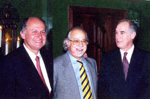 Con Carlos Muñoz y el profesor Manuel Elkin Patarroyo.