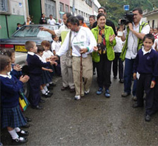 Ni los niños abandonaron al