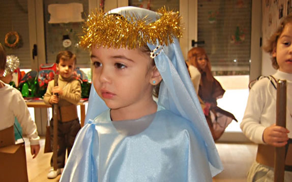 El estado depresivo, en general, tiene mucha relación con las vivencias infantiles. Por ejemplo, un niño abandonado va creando interiormente una pérdida de personalidad, que se va a reflejar en su vida de adulto con gran dolor y que puede ser factor de depresión.