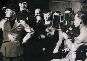 Europa, África y Oriente: Mussolini intentó impulsar el cine italiano prohibiendo las películas americanas e inaugurando el gigantesco estudio de Cinecittá.