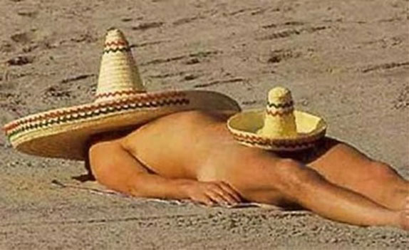 En el mercado mundial ya se están ofreciendo prendas (¿sombreros?... camisetas, pantalones o chaquetas) diseñadas a base de tejidos herméticos y acabados químicos para bloquear totalmente el sol.