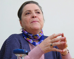 Clara López