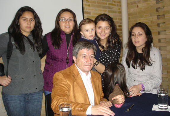 El autor con sus sobrinos