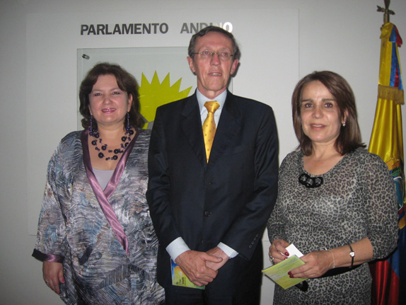 La Parlamentaria Gloria Flores, el Gobernador de Nariño Antonio Navarro Wolf y la gerente del Encuentro Sonia Palacios.