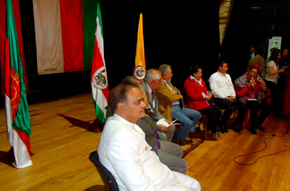 Asistieron , Alcalde de Sogamoso, el Peridista Viajero Héctor Mora Pedraza y el Presidente de la Acord, David cañón Corté
