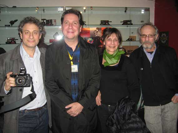 De izquierda a derecha: Samuel Robins, Steeve Simon, Susan Optom y Jay Manis.