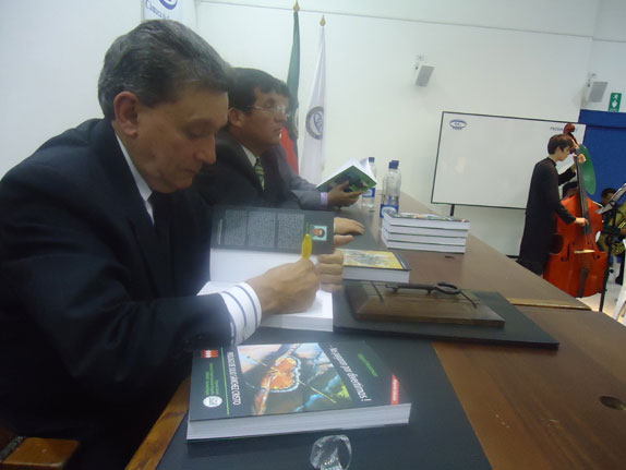 Edgar Hozzman, En uno de los Lanzamientos de su libro