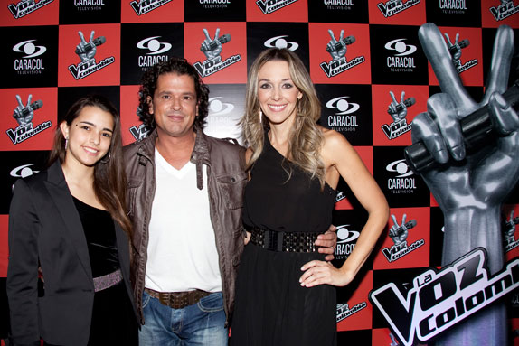 De izquierda a derecha: Lucía Vives, Carlos Vives, Claudia Helena Vásquez.