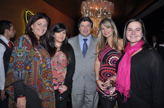 De izquierda a derecha: Pilar Luna, Directora de la Revista Infashion; Luisa Escobar, Luis Fernando Posada, Gerente de Editorial Televisa; Natalia Romero, Directora de TV y Novelas y Verónica Arboleda, subdirectora de la revista Gente.