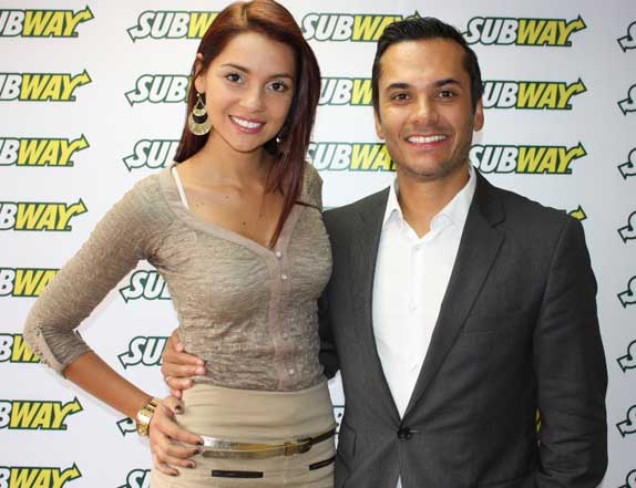 Dayana Delgado (ex Next Top Model) y Alfredo Higuera (agente de desarrollo SUBWAY Colombia zona centro).