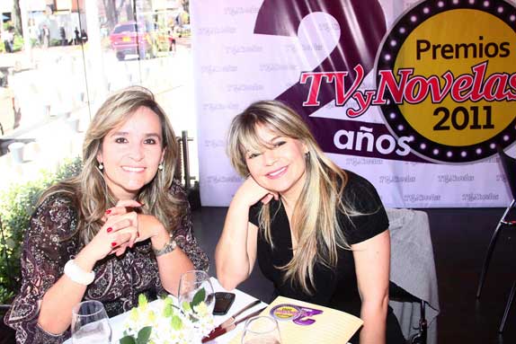 Natalia Romero (directora de la revista TV y Novelas) y Liliana Sotomontes.