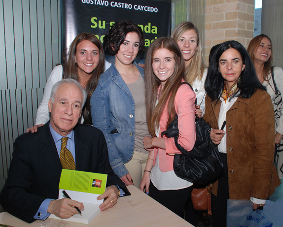 Martha Emilia Urbina de Bello con sus hijas Carolina, Ana María, Olga Lucía y Laurita
