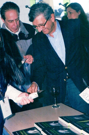 El actor Santiago Bejarano y Juan Martin Caicedo Ferrer