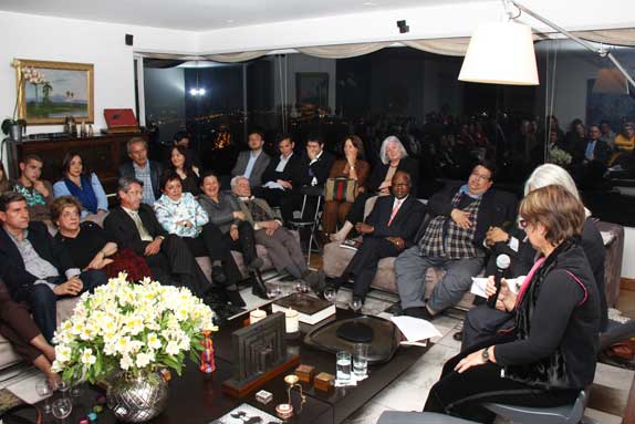 Otro grupo de asistentes a la Tertulia del 7 de agosto