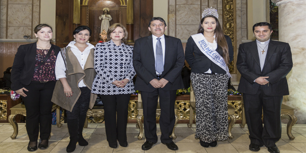 De izquierda a derecha: María Paula Chavarriaga (Secretaria de Cultura de Pasto); Guisella Checa (Gerente Corpocarnaval); Patricia Mazuera del Hierro (Gestora social del Municipio de Pasto); Harold Guerrero (Alcalde de Pasto); Catalina Rivera (Reina del Carnaval).