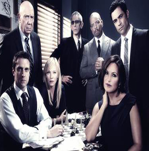 El grupo de investigadores de la serie La Ley y el Orden, que tiene en el papel estelar a la atractiva Mariska Harghitay. (Foto: Prensa-Universal Channel).