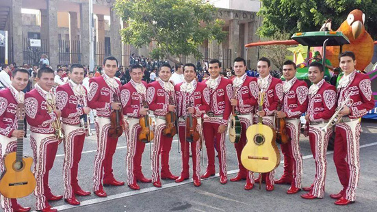 El Mariachi Real Scarpetta, con todo su repertorio y su gran show de canciones en homenaje a las madres en el Teatro de La Carrera. (Foto: archivo particular)