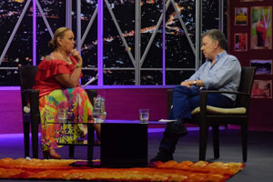 Amparo Peláez con su primer invitado en Telepacífico: el presidente Juan Manuel Santos; (Foto: archivo particular).