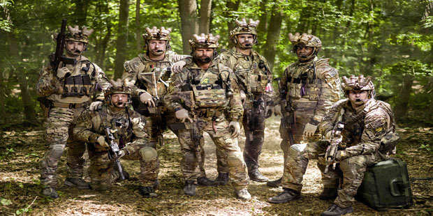 Protagonizada por Juan Pablo Raba, Walton Goggins, Barry Sloane, Kyle Schmid y Edwin Hodge, SIX se emitirá los sábados a las 11 de la noche, desde el 5 de Agosto. (Fotos: Prensa: History).