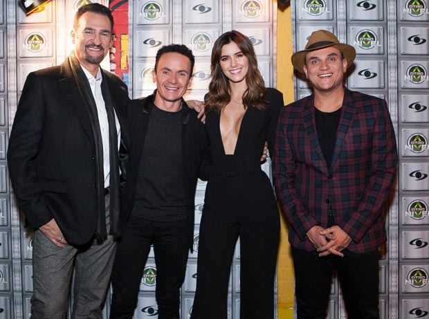 De izquierda a derecha: Kike Santander, Fonseca, Paulina Vega y Silvestre Dangond, los jurados y presentadora de “A Otro Nivel”. (Fotos: Prensa-Canal Caracol).