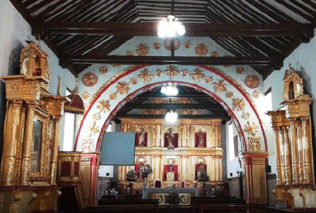 Altar mayor de la Iglesia San Lorenzo, en Sáchica