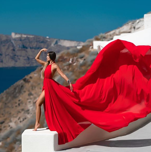 Catherine Siachoque: “No podía pasar por Santorini sin tomarme la famosa foto del vestido". (Fotos: archivo particular). 