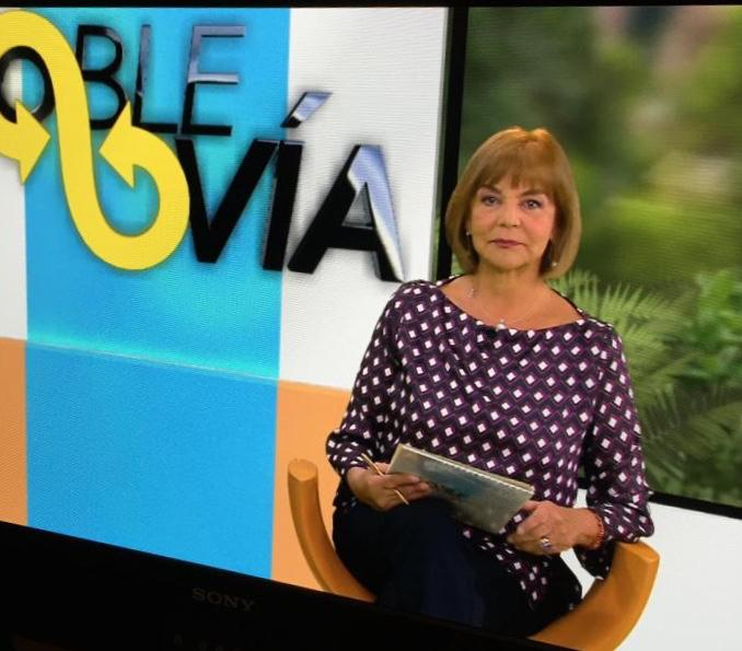 Amparo Pérez: desde hace 19 años, es Defensora del televidente del Canal Caracol. En su oficina del tercer piso de la casa 6 de Caracol escucha, ve y lee infinidad de cartas, e-mails de televidentes que analizan todos los programas. (Fotos: archivo particular).