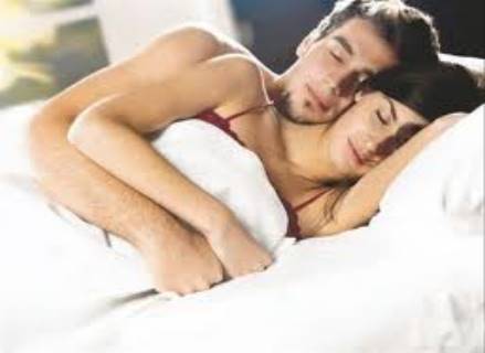 Dormir abrazados mejora la relación de pareja | Verbien magazin